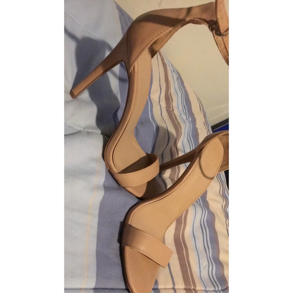 Heels - Picture 2 of 3